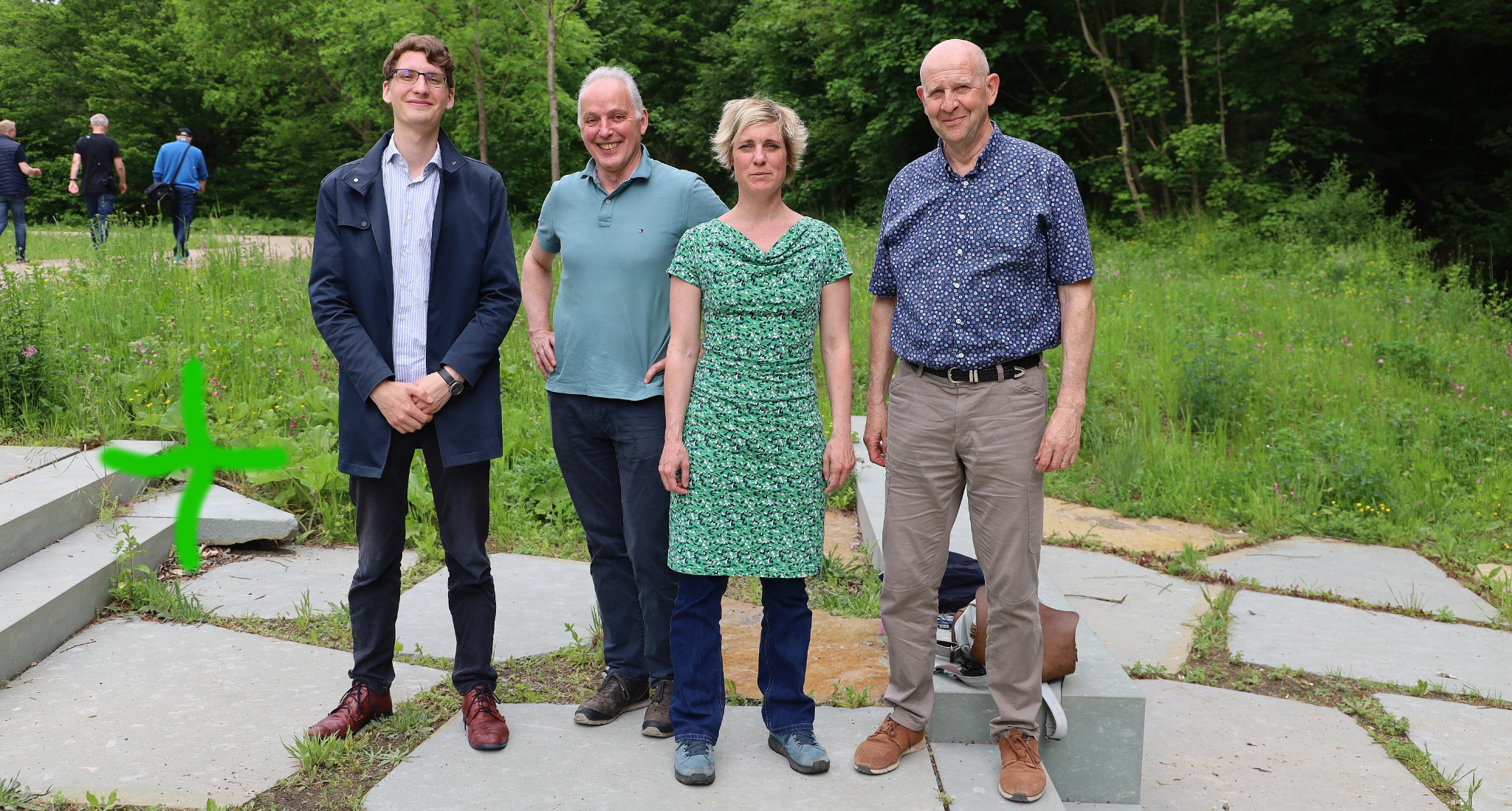 v. l. Paul Tontsch, Gotthard Storz, Gwendolyn Kuster und Georg Grobmeyer. Das grüne Plus steht für Monika Sprengel, Petra Schoelkopf und Thomas Ostermeyer. Bild: Doris von Dressler